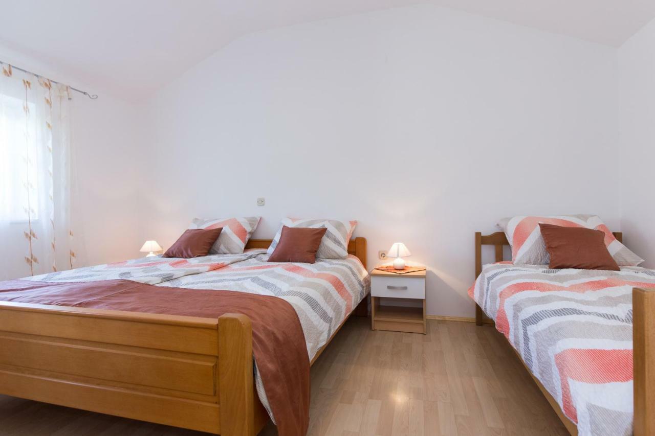 Apartman Ivona Malinska Exterior foto