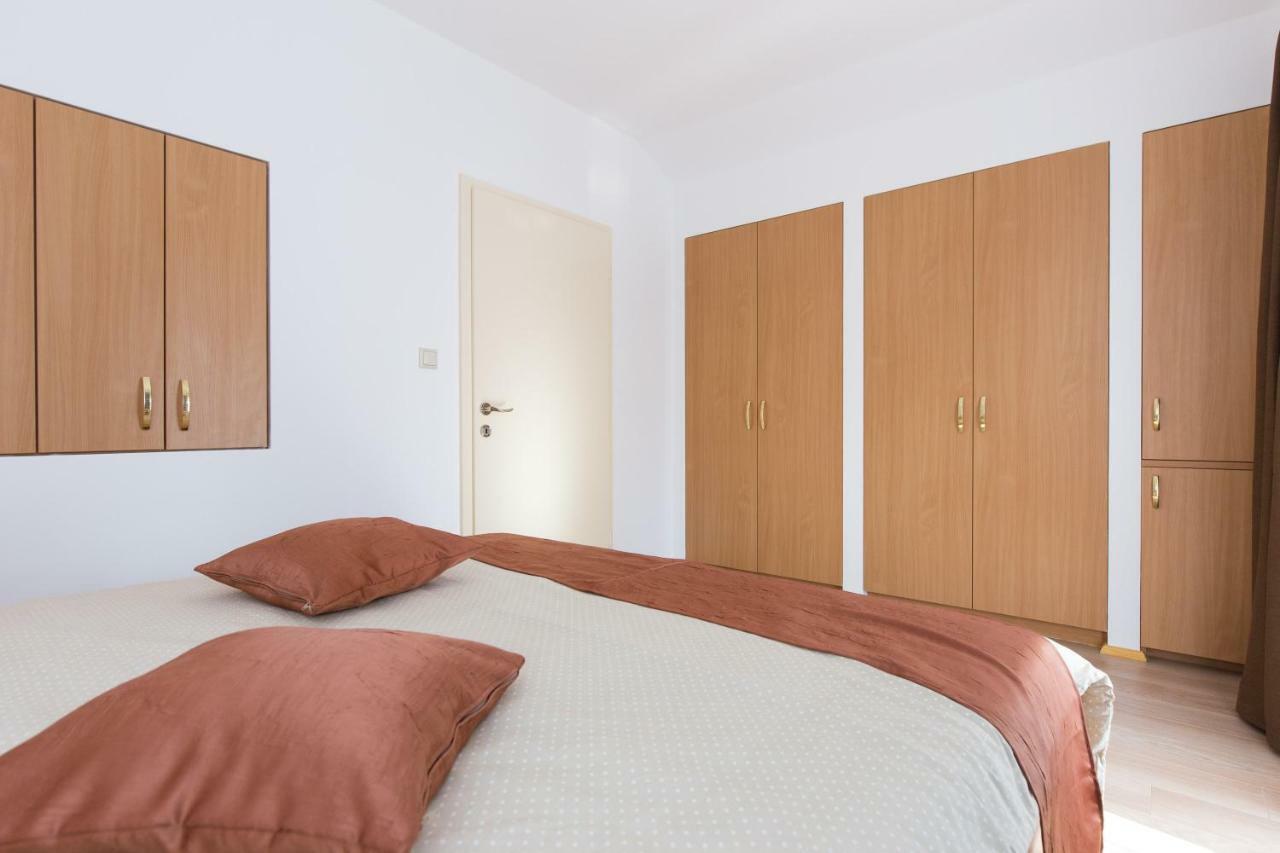 Apartman Ivona Malinska Exterior foto