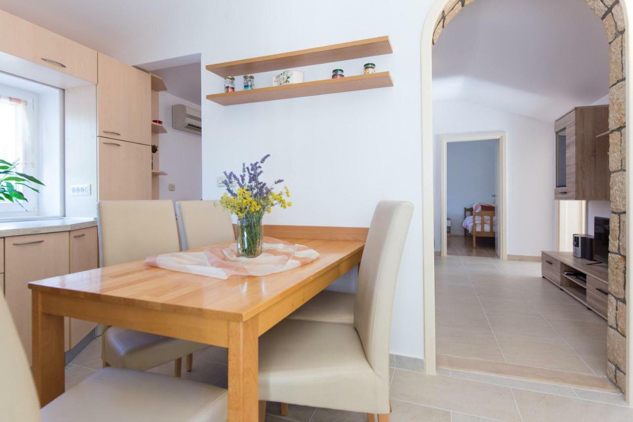 Apartman Ivona Malinska Exterior foto