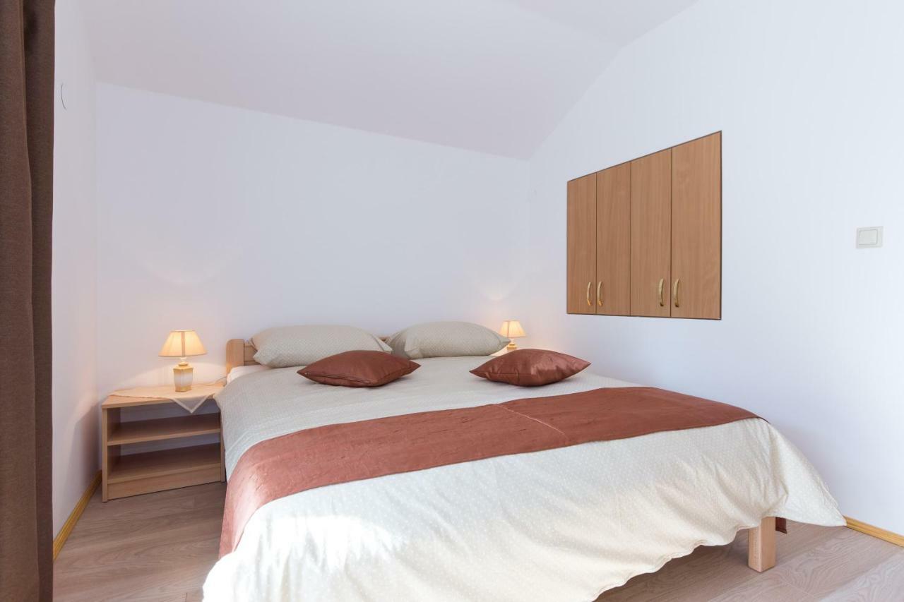 Apartman Ivona Malinska Exterior foto