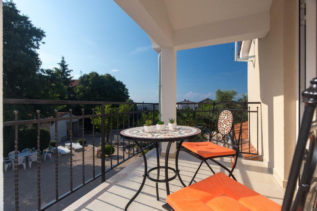 Apartman Ivona Malinska Exterior foto
