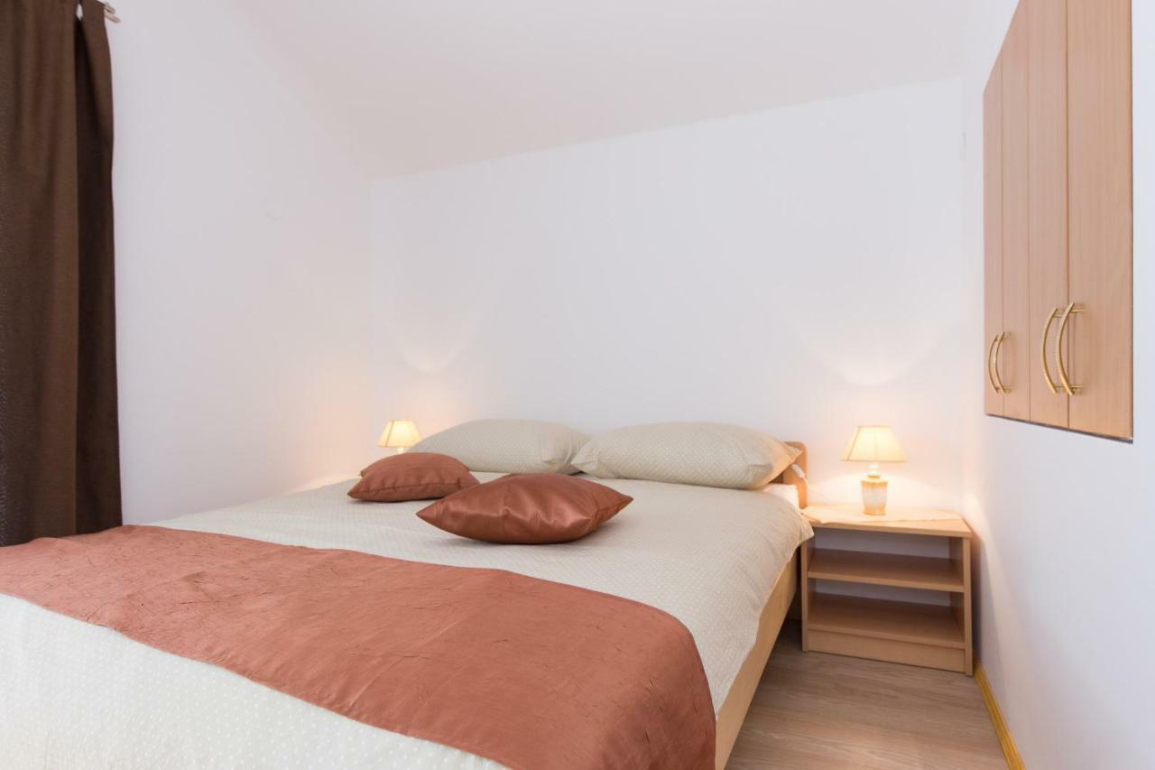 Apartman Ivona Malinska Exterior foto